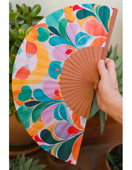 Spanish fan in pastel colors, made of wood and silk – Art Nouveau design, ideal for summer. Medium, 23 cm