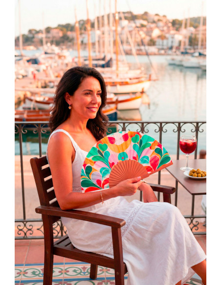 Spanish fan in pastel colors, made of wood and silk – Art Nouveau design, ideal for summer. Medium, 23 cm
