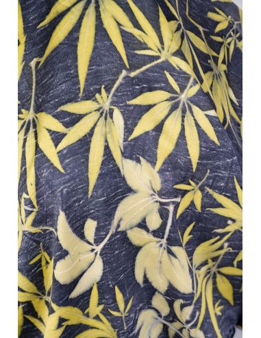 Pañuelo Chal Echarpe o Foulard de seda natural cosido y pintado a mano; lavable, pieza única
