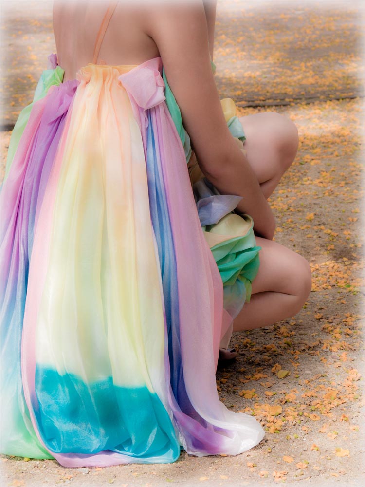 vestido de seda de colores