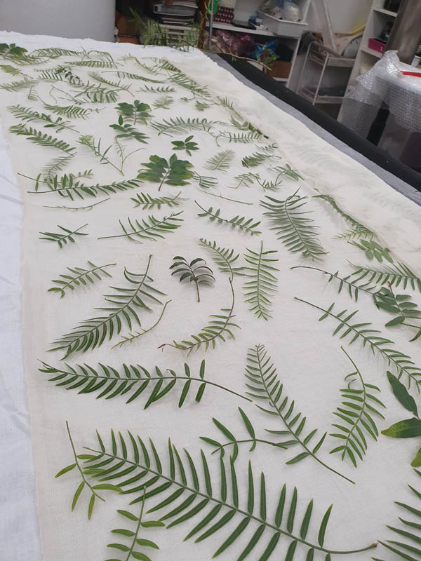 estampacion botanica Eco-Print en Seda