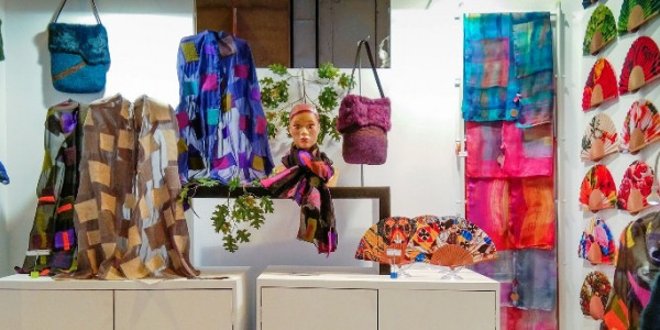 C. Menéndez presenta en Bisutex los bolsos de lana merina combinada con piel