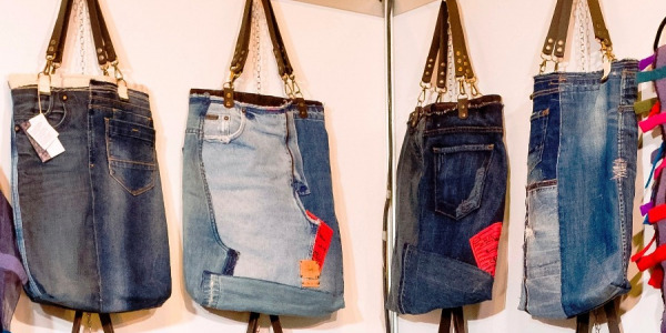 C. Menendez presents in Biocultura the 100% recycled jeans bags